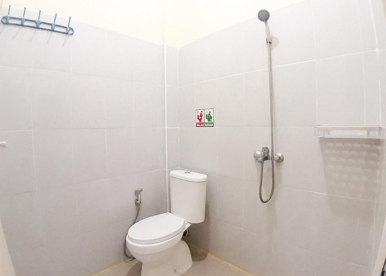 Отель Reddoorz Syariah Near Transmart Jambi 2 Paalmerah Экстерьер фото