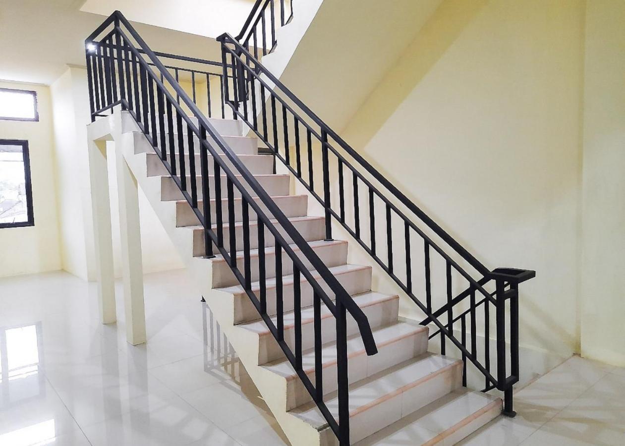 Отель Reddoorz Syariah Near Transmart Jambi 2 Paalmerah Экстерьер фото