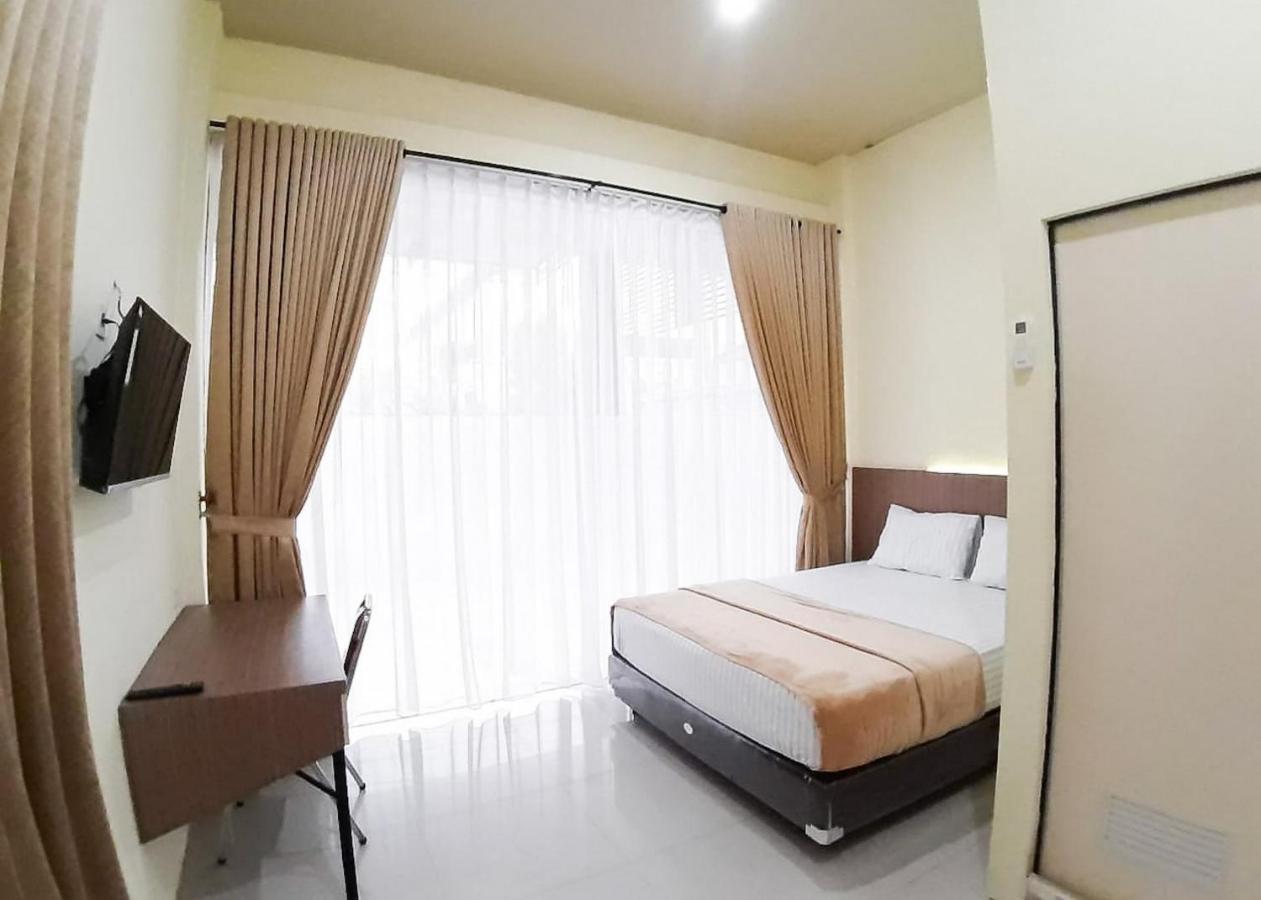 Отель Reddoorz Syariah Near Transmart Jambi 2 Paalmerah Экстерьер фото