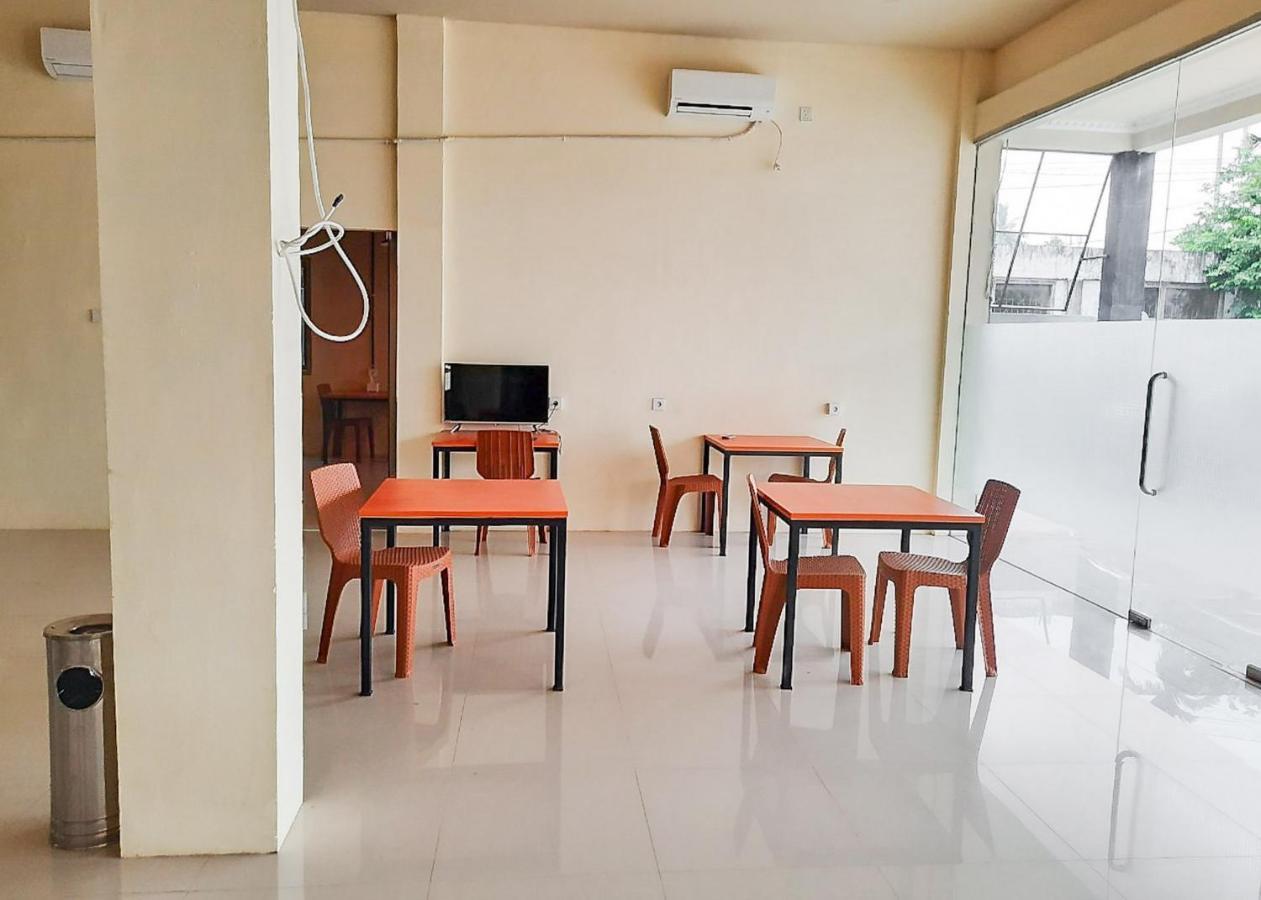 Отель Reddoorz Syariah Near Transmart Jambi 2 Paalmerah Экстерьер фото